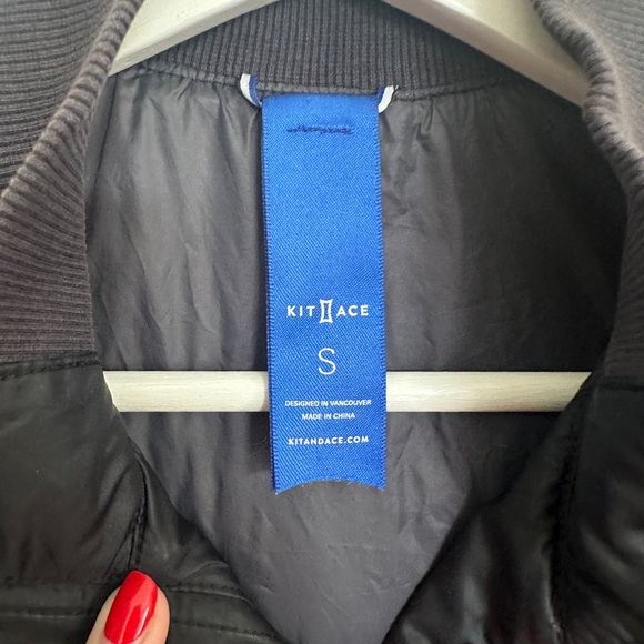 Kit and Ace Men's Dark Quilted Vest - Picture 4 of 5